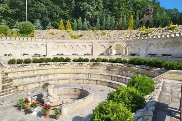 Dawny amfiteatr na Cytadeli zamienia się w kolorowy ogród miododajny