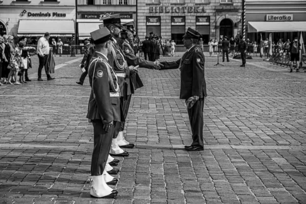 Święto Policji w Krotoszynie: awanse, odznaczenia i podziękowania za służbę