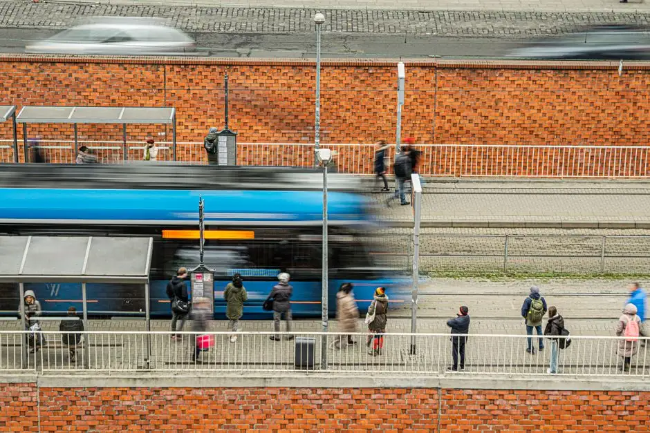 Radny apeluje o autobusy do stacji Poznań Krzesiny – miasto wskazuje przeszkody