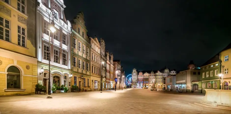 Plac Kolegiacki w Poznaniu: podróż w czasie i światło nieistniejącej kolegiaty