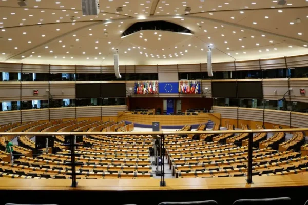 Pierwsza powakacyjna sesja Rady Miasta Poznania: antyukraińskie stanowisko, plany zagospodarowania i odtajnienie protokołu z 1991 r.