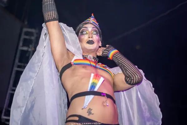 QueerFest w Poznaniu – 12 spektakli o tożsamości i tolerancji